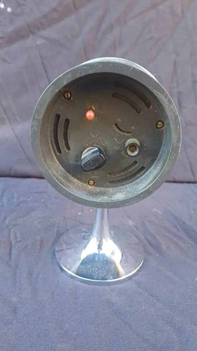 Reloj de mesa Rhythm vintage