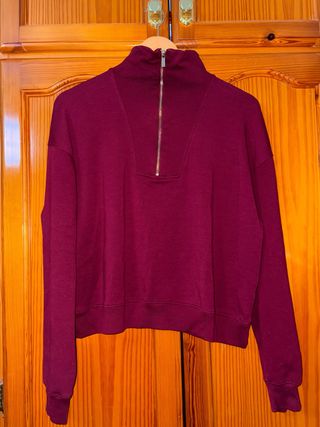 Sudadera Stradivarius roja cremallera