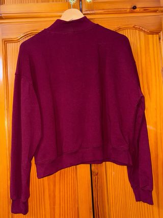 Sudadera Stradivarius roja cremallera