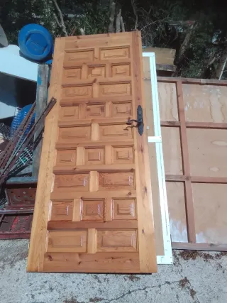 Puerta de madera rústica