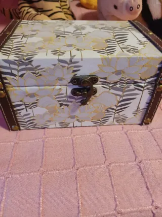 Caja decorativa floral