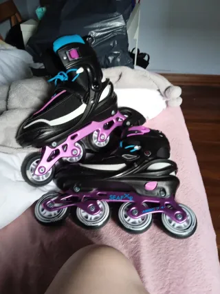 Patines en línea morados y negros