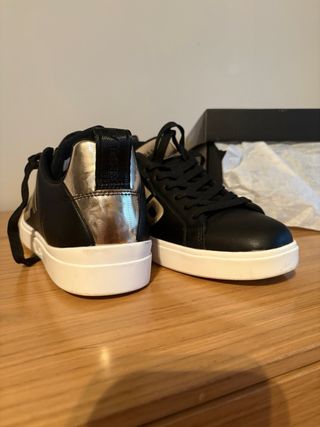 Zapatillas Replay negras y doradas (1 uso)