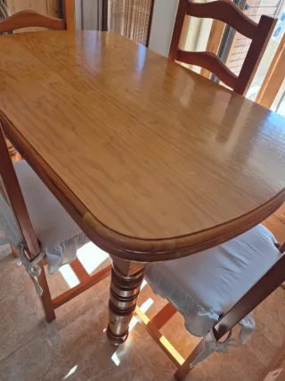 Mesa y 4 Sillas Comedor Madera