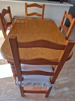 Mesa y 4 Sillas Comedor Madera