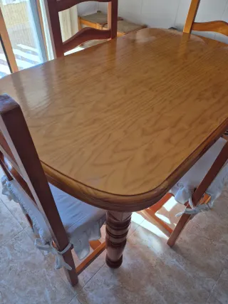 Mesa y 4 Sillas Comedor Madera