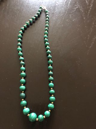Collana Pietre Malachite e coralli color oro