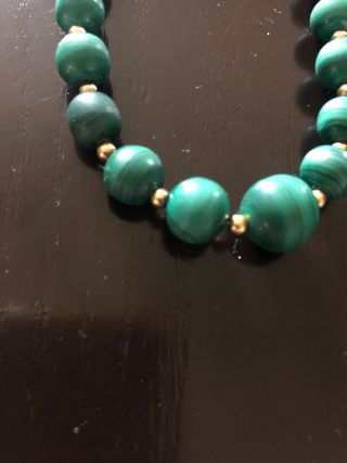 Collana Pietre Malachite e coralli color oro