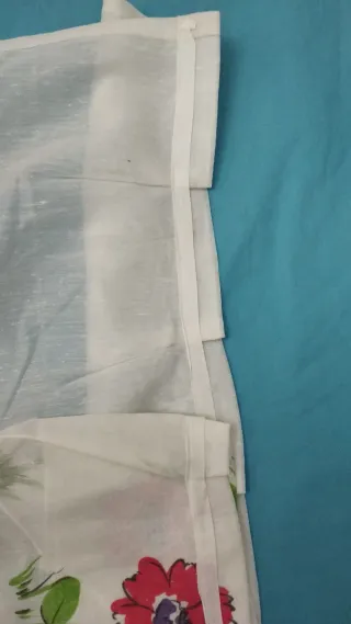 Tendoni con fiori rossi