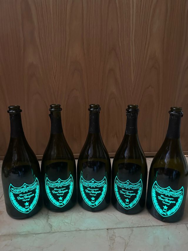 5 Botellas Dom Pérignon Vacías Decoración