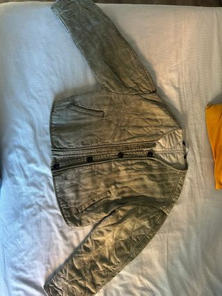 Cazadora Zara acolchada verde militar Talla XS