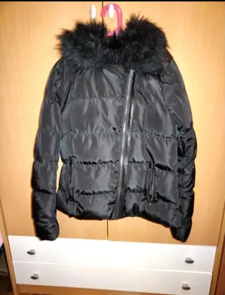 Anorak mujer negro con capucha