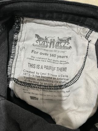 Pantalón Levi's desgastado