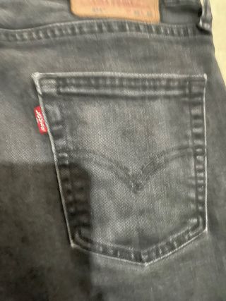 Pantalón Levi's desgastado