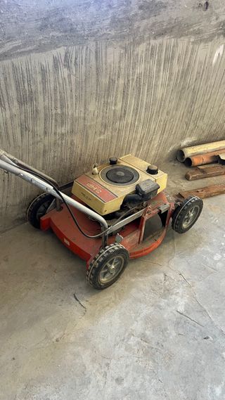Cortacésped antiguo