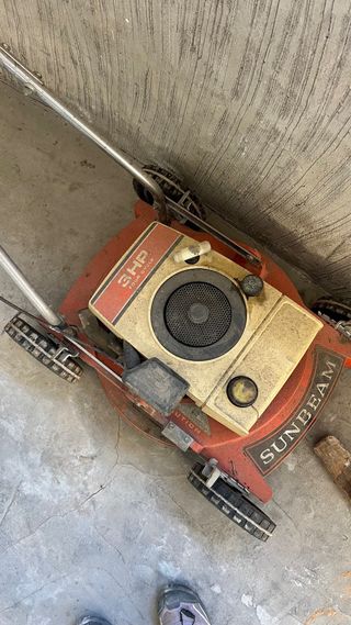 Cortacésped antiguo