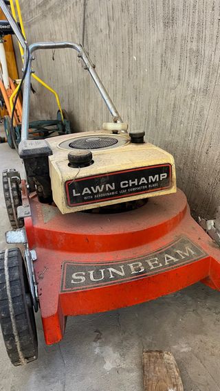 Cortacésped antiguo