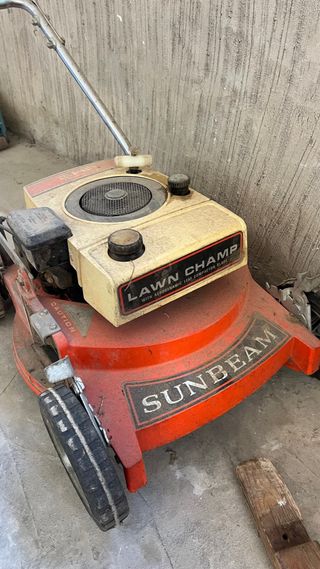 Cortacésped antiguo