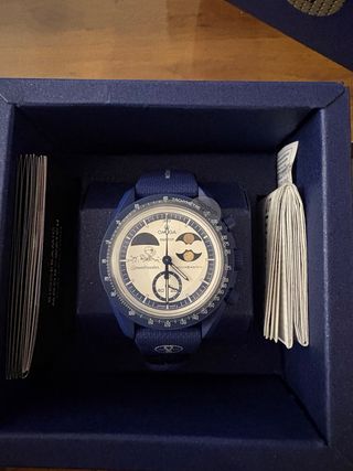 Swatch MoonSwatch Moonshine Gold