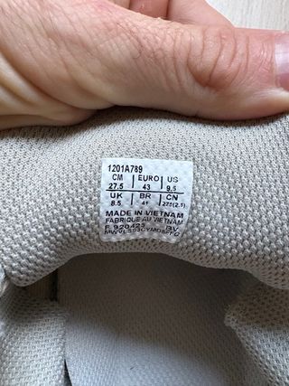 Zapatillas Asics Gel beige y gris