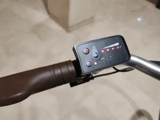 Bicicleta Eléctrica Urbana Azul