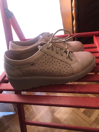 Zapatos casuales dorado cobrizo con plataforma