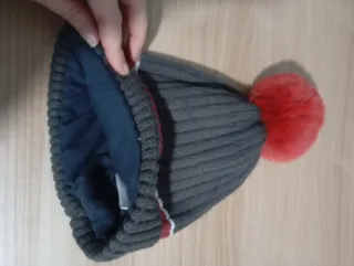 Gorro infantil Olex con pompón. Talla 2-3 años