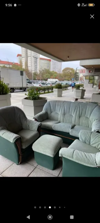 Set divani, 2 poltrone e pouf