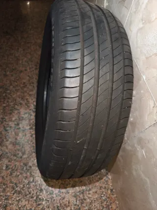 Neumático Michelin 215/60 R17 96H