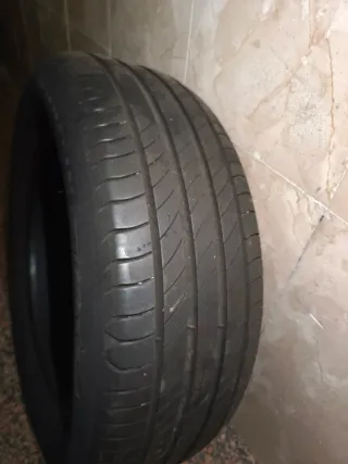 Neumático Michelin 215/60 R17 96H