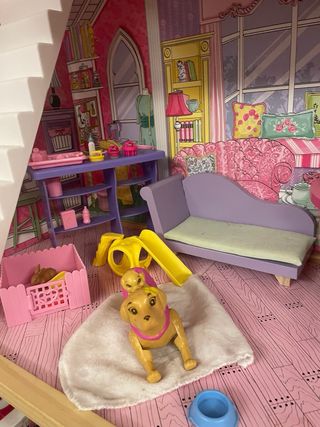 Casa delle bambole in legno