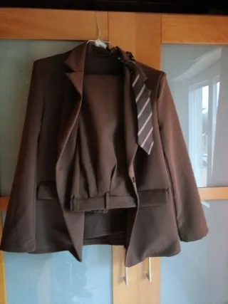 Giacca e pantalone donna marrone più Cravatta