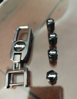 Portachiavi Jeep e 4 coprivalvole