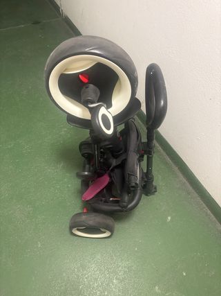 Triciclo infantil negro y blanco