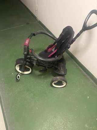 Triciclo infantil negro y blanco