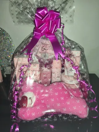 Cesta regalo Yara y peluche Kiss Beauty