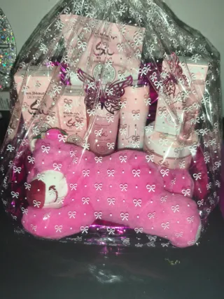 Cesta regalo Yara y peluche Kiss Beauty