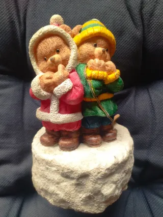 Figura pareja osos invierno