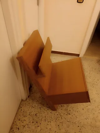 Mesita de noche de madera