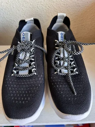 Zapatillas Geox Negras y Blancas