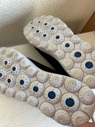 Zapatillas Geox Negras y Blancas