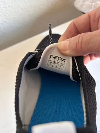 Zapatillas Geox Negras y Blancas