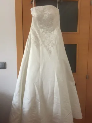 Vestido de Novia Blanco con Bordados y brillantes