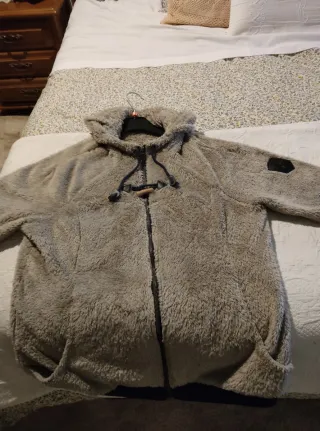 Chaqueta/sudadera de pelo gris