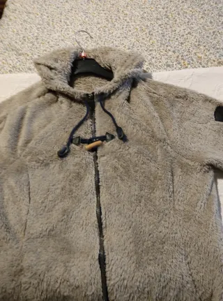 Chaqueta/sudadera de pelo gris