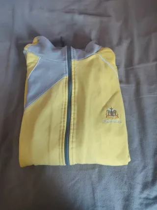 Chaqueta Regina Carmeli gris y amarilla