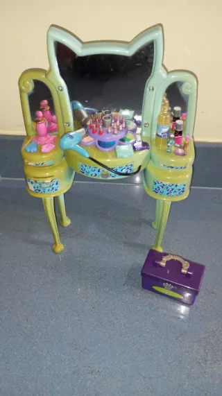 TOCADOR Y ACCESORIOS MUÑECA CATWALK KITTIES JET