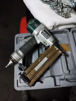 Clavadora Neumática Profesional