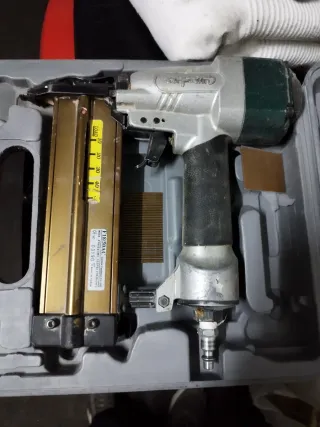 Clavadora Neumática Profesional