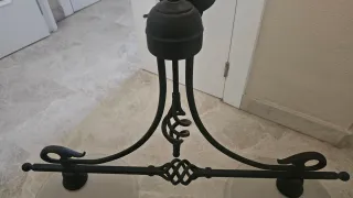 Lámpara forja con tulipas de vidrio. Solo recogida